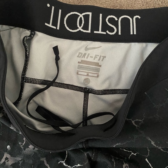 Nike workout leggings - Picture 1 of 4